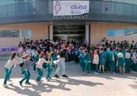 Escolares de los tres colegios de Canet han participado en el acto institucional por el 8 de Marzo