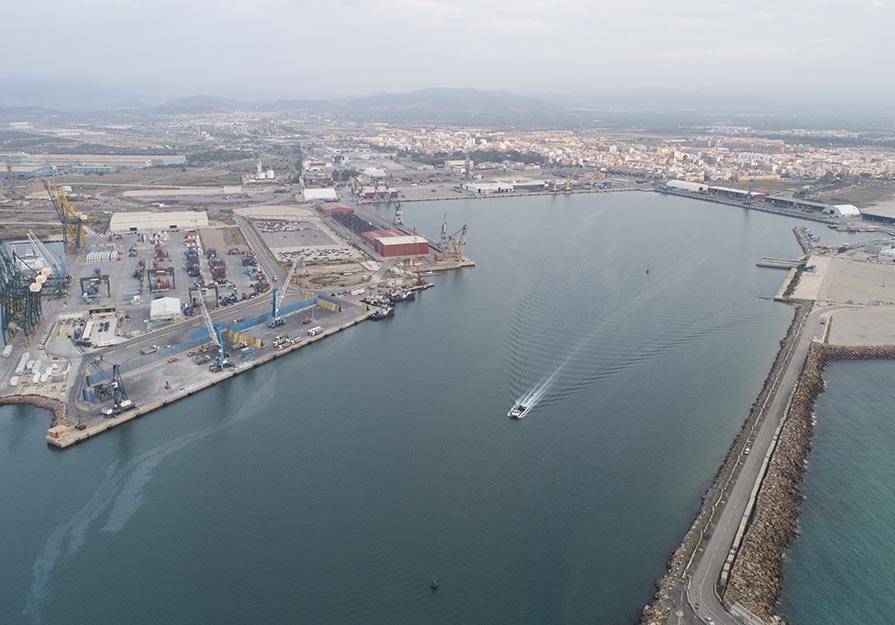 El puerto marítimo es una de las principales locomotoras económicas del municipio (Foto de archivo. Drones Morvedre)
