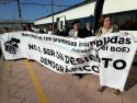 Los representantes de Teruel han desplegado una gran pancarta esta mañana, durante la parada efectuada en la estación de Sagunto
