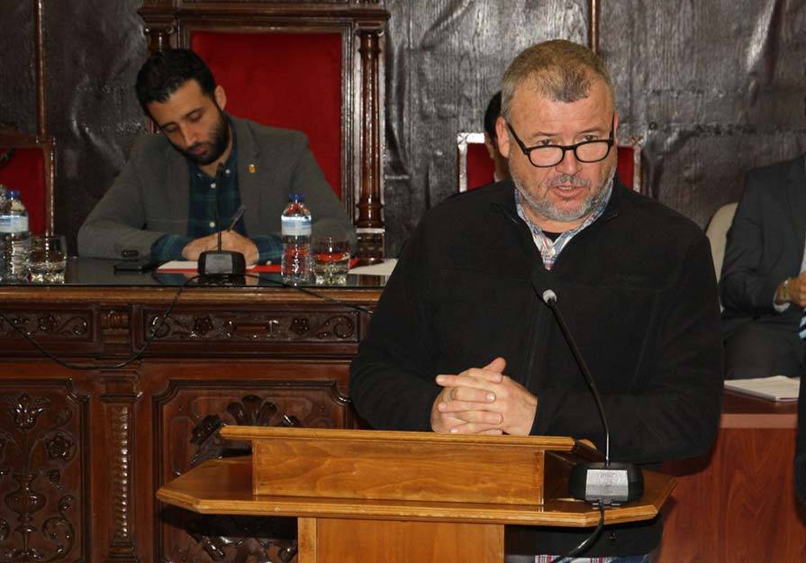 El portavoz de Compromís per Sagunt, Francesc Fernández, en un pleno municipal