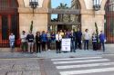 El minuto de silencio realizado a las puertas del Ayuntamiento de Sagunto