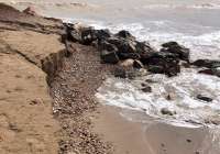 Compromís denuncia el mal estado que siguen teniendo las playas del norte de la ciudad