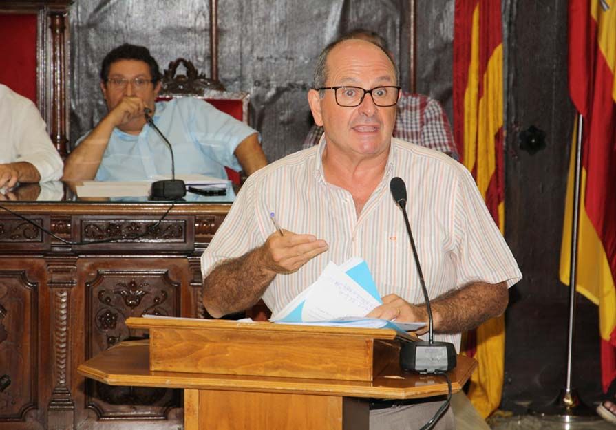 El concejal de Contratación y Mantenimiento, Pepe Gil, durante un pleno municipal