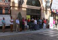 Sagunto guarda un minuto de silencio en señal de condena por los presuntos asesinatos de Granada y Tenerife