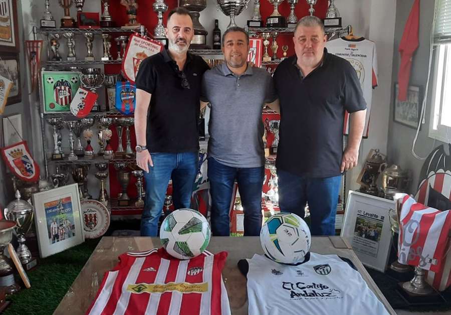Los presidentes de ambos clubes junto al concejal de Deportes, Javier Timón