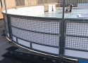 La valla ya se encuentra instalada en la pista de hockey