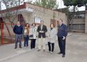 Los concejales durante su visita al centro escolar del barrio Baladre
