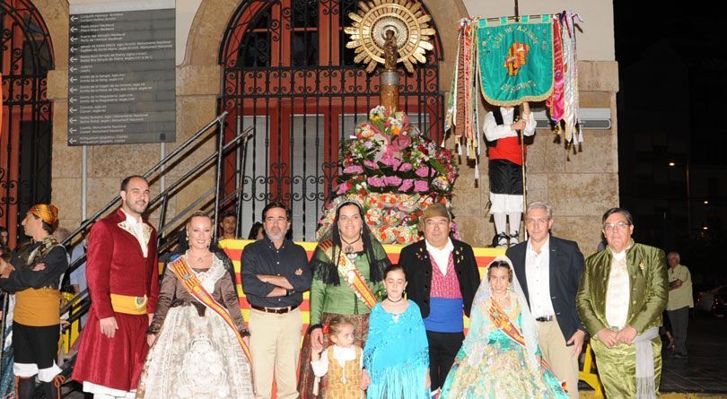 Imagen de la ofrenda a la Virgen del Pilar organizada por la Casa de Aragón el pasado año 2013