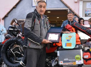 El viaje de Chefi: Más de 55.000 kilómeros, 25 países, y 4 meses de aventuras al volante de su moto para demostrar que «en la vida todo es posible»