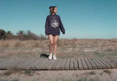 El videoclip de esta nueva canción de la cantante de soul y R’n’B se ha grabado en la playa de Almardà