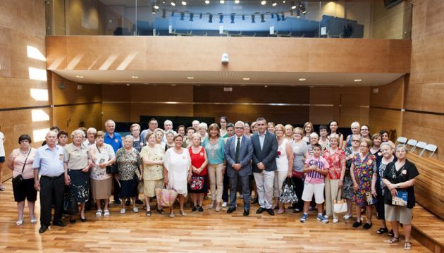 Los mayores de Benavites visitan la Diputación de Valencia