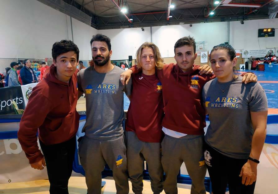 La delegación del Club de Lucha Ares que se desplazó a Madrid