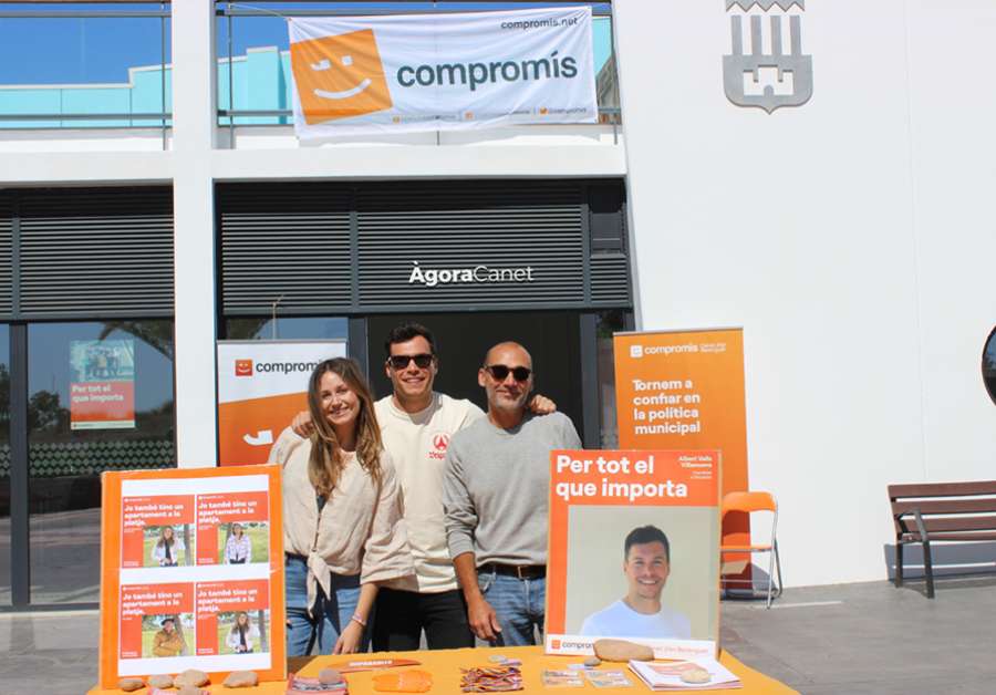 Albert Valls (en el centro) junto a Andrea Sandoval y Antoni Antoni, integrantes de la candidatura nacionalista