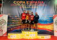 Los deportistas del Club de Lucha Ares se desplazaron hasta Sevilla