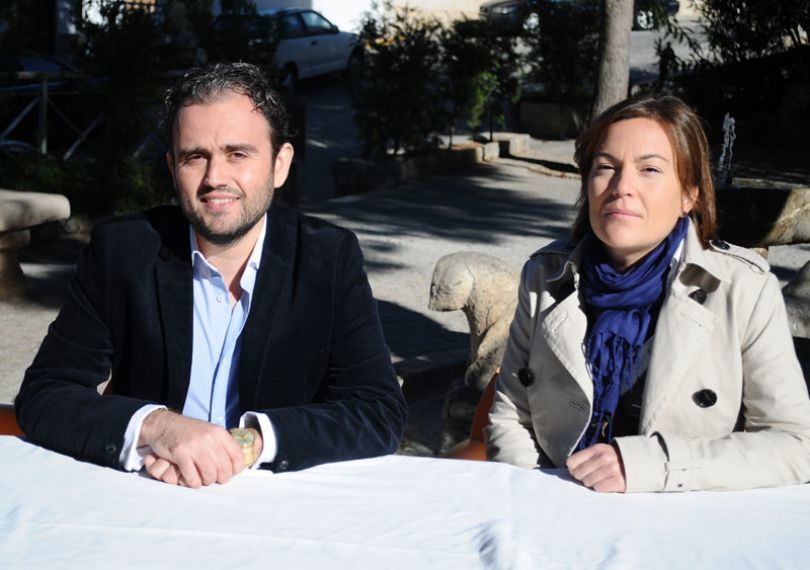 Los socialistas Chisco Santibáñez y Nuria Férriz, secretaria general del PSPV-PSOE en Sagunto