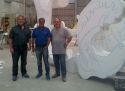El artista del año pasado, Vicente Andrés, el presidente, Toni Fresno, y el actual artista, Alberto Rajadell